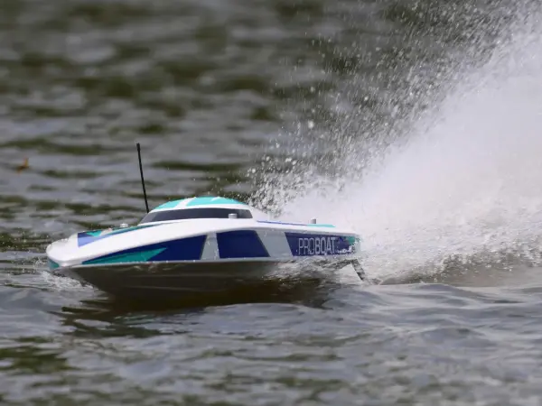Pro Boat Sonicwake V2 36 — image 13 of 18