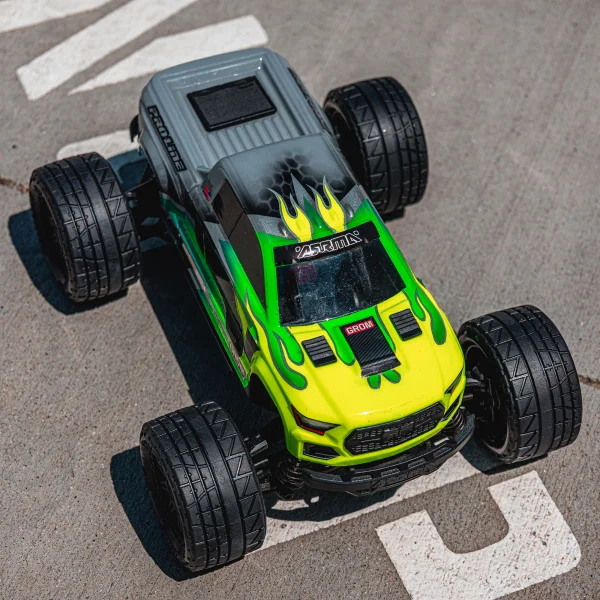 1:18 Menace F/R Street Tires MTD 12mm Black Raid (4): Granit