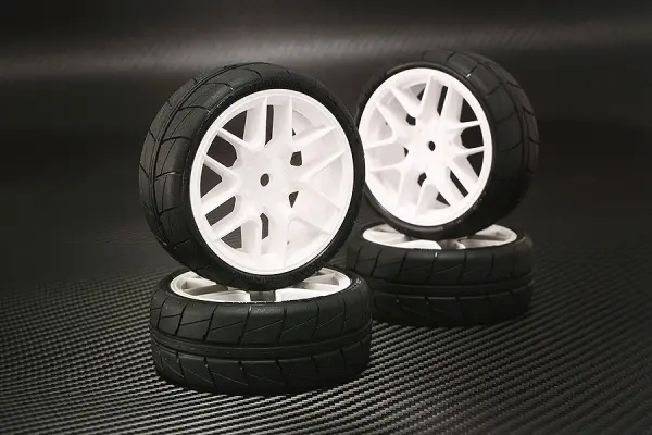 Sweep Hankook Tread 32Deg 24mm Glued TC Tyres 12Spoke Carpet — image 4 of 7