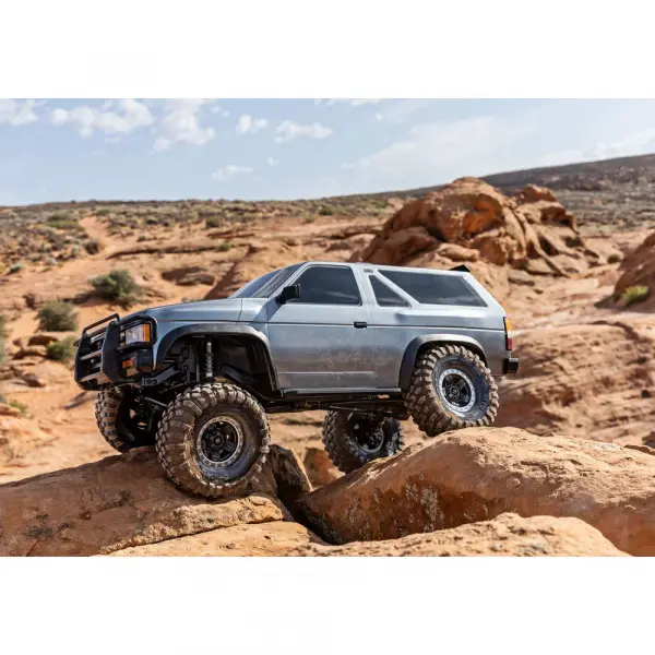 Traxxas TRX-4 1988 Nissan Pathfinder — image 24 of 25