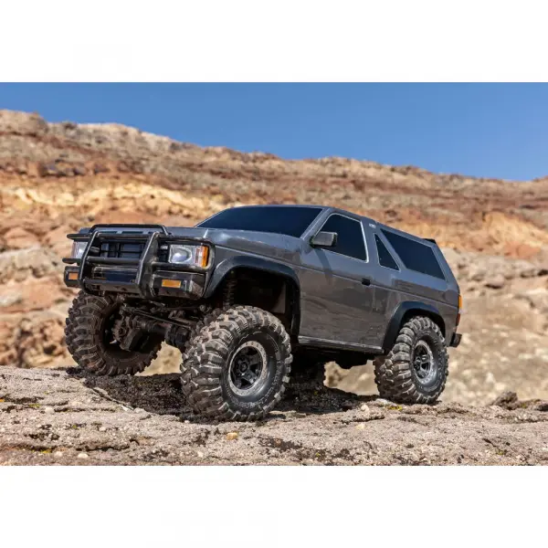 Traxxas TRX-4 1988 Nissan Pathfinder — image 22 of 25