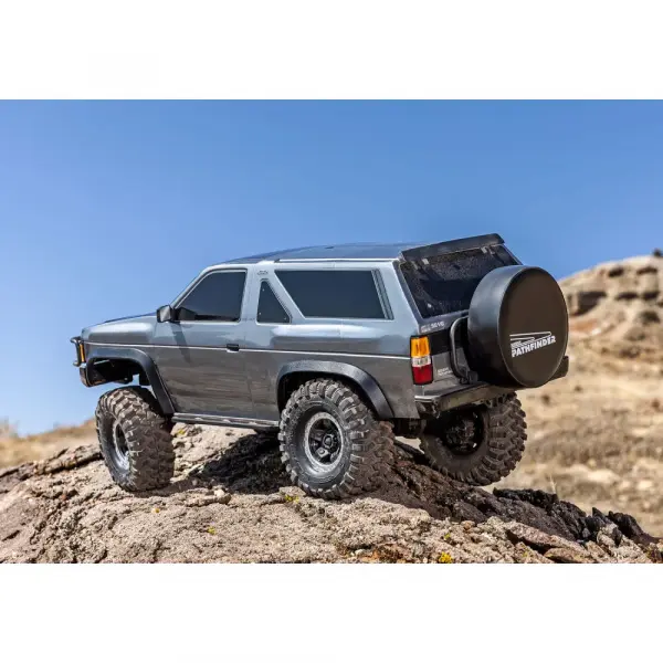 Traxxas TRX-4 1988 Nissan Pathfinder — image 23 of 25