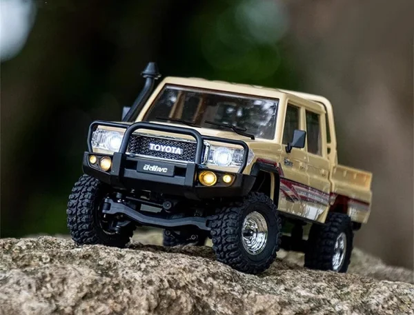 UDI Toyota Land Cruiser 1:18 Brushed RTR - Sand