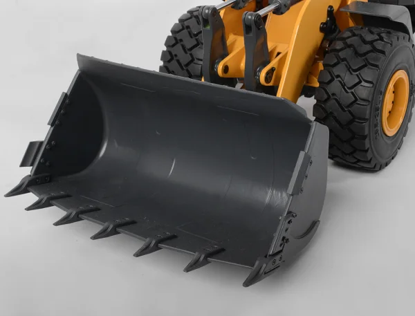 RC4WD 1:14 Scale Earth Mover 870K Hydraulic Wheel Loader w/White Cab RC4WD