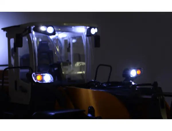 RC4WD 1:14 Scale Earth Mover 870K Hydraulic Wheel Loader w/White Cab RC4WD — image 20 of 20