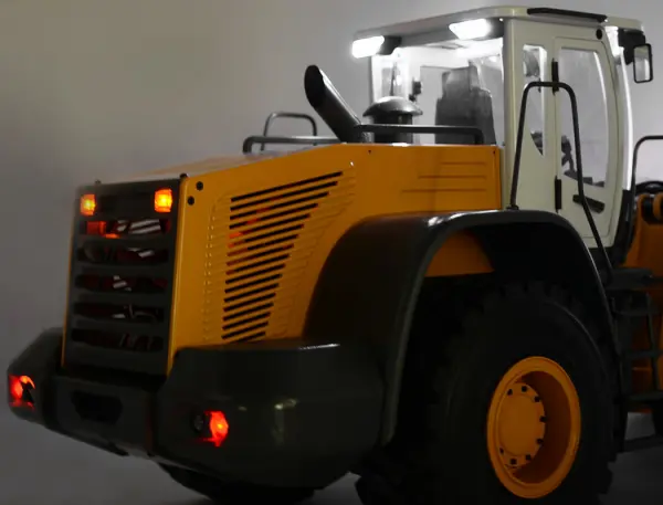 RC4WD 1:14 Scale Earth Mover 870K Hydraulic Wheel Loader w/White Cab RC4WD — image 9 of 20