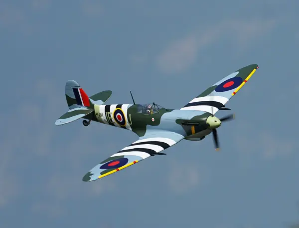 XFly Supermarine Spitfire Mk IX Green 1200mm &mdash; image 6 of 20