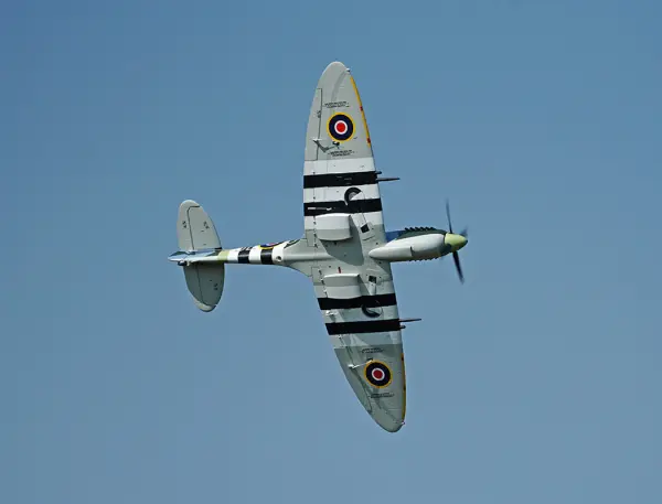 XFly Supermarine Spitfire Mk IX Green 1200mm &mdash; image 9 of 20