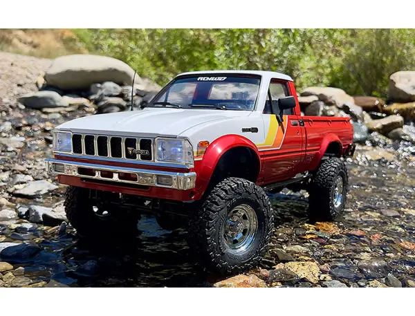 RC4WD Trail Finder2 RTR With 1982 Toyota Pickup Hard Body Red — image 8 of 20