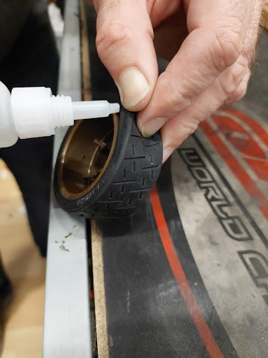 How to glue RC tires
