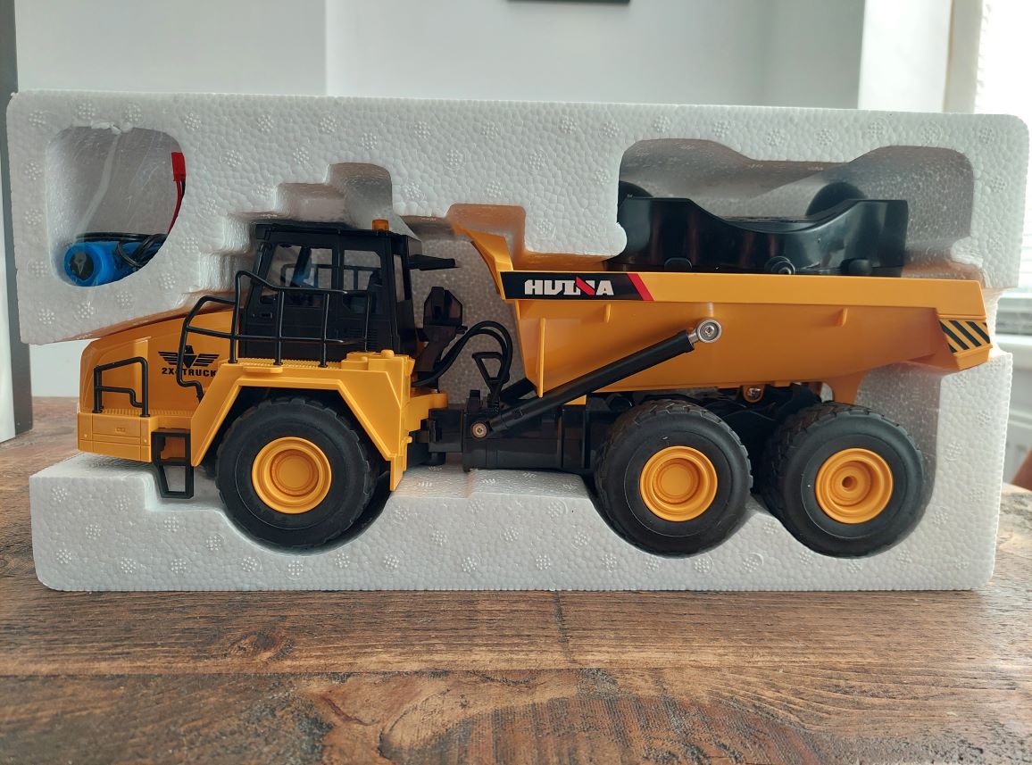 Huina Articulated dump truck ( CY1553 ) unboxing