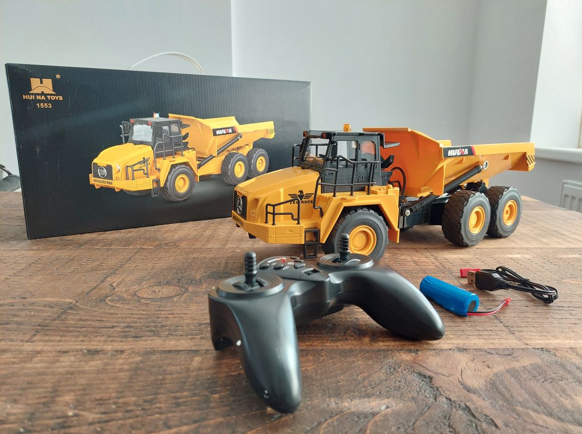 Huina Articulated dump truck ( CY1553 ) unboxing