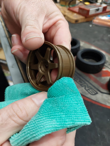 How to glue RC tires