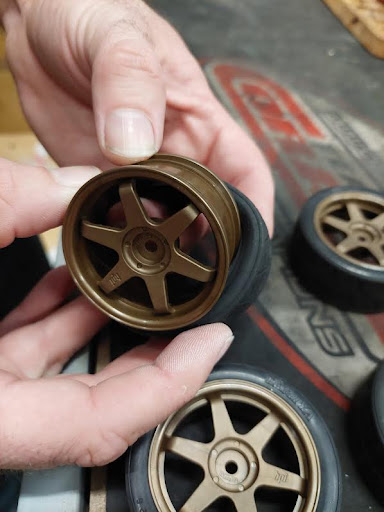 How to glue RC tires