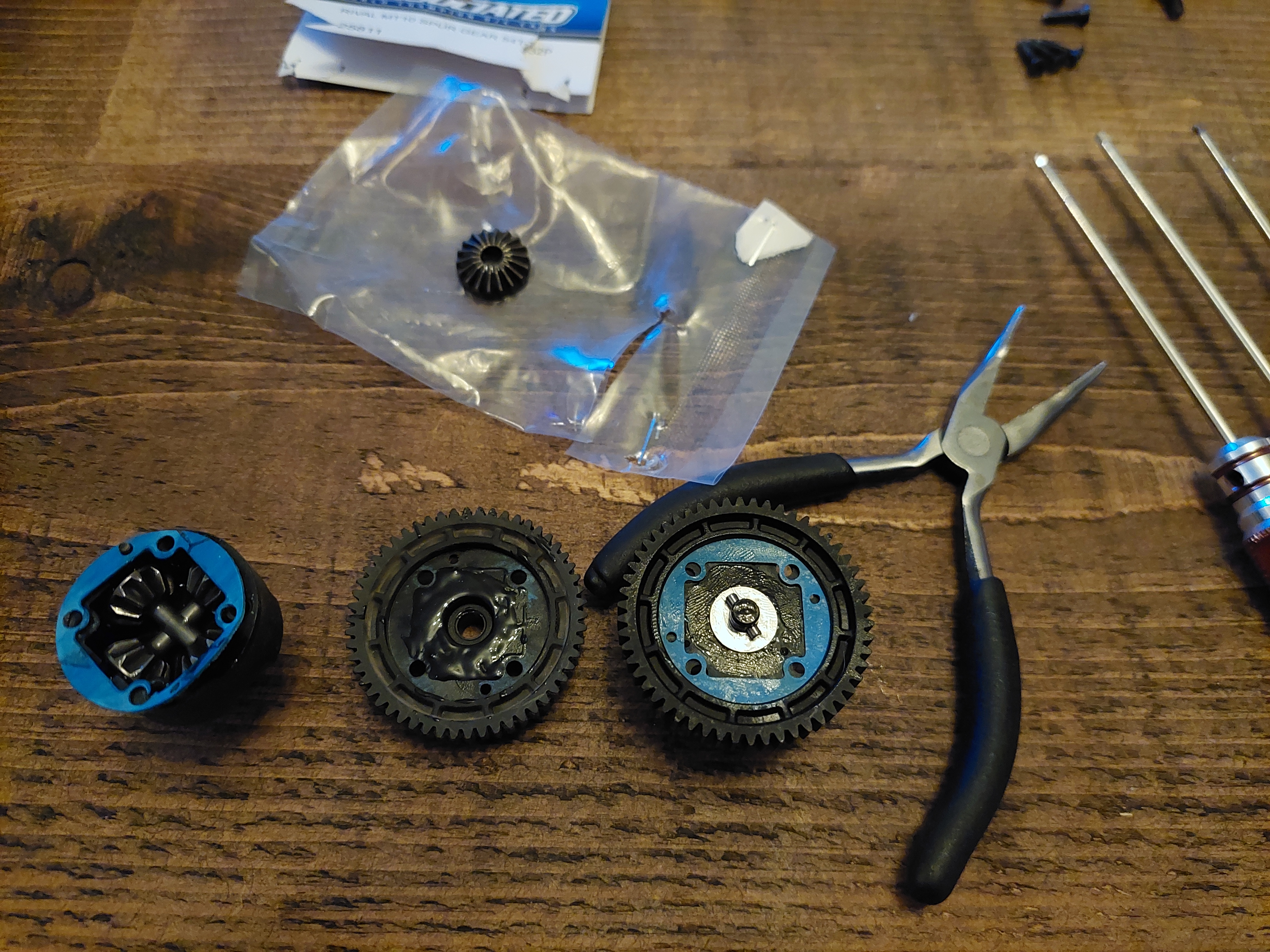 How to replace a spur gear on the Rival MT10