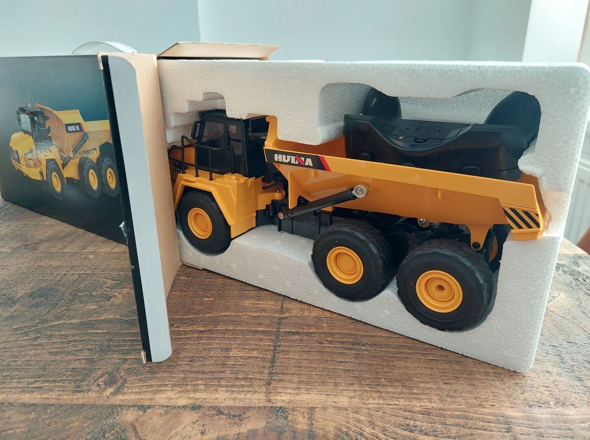 Huina Articulated dump truck ( CY1553 ) unboxing