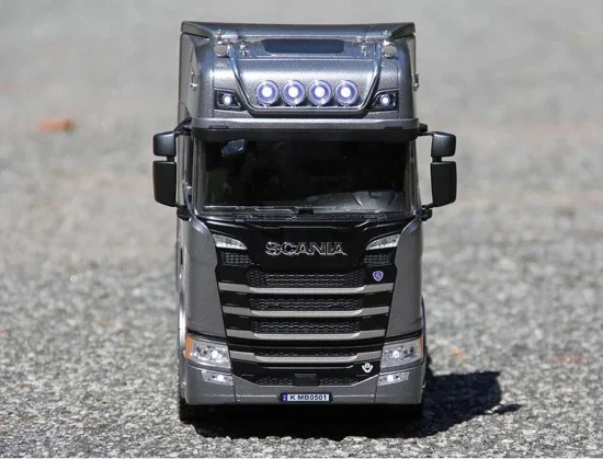HuiNa Scania K770S-100 6X6 RC Haulage Truck RTR - Silver &mdash; image 3 of 4