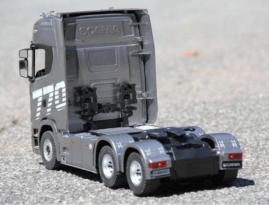HuiNa Scania K770S-100 6X6 RC Haulage Truck RTR - Silver &mdash; image 4 of 4