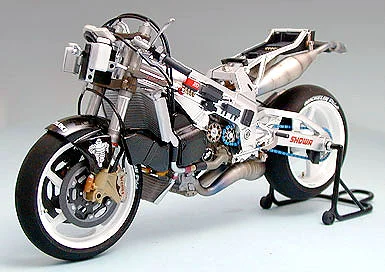 Tamiya Suzuki Rgv-1 Xr89 — image 6 of 8