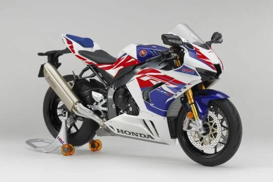 TAMIYA 1:12 CBR 1000RR-R Fireblade Special &mdash; image 2 of 16