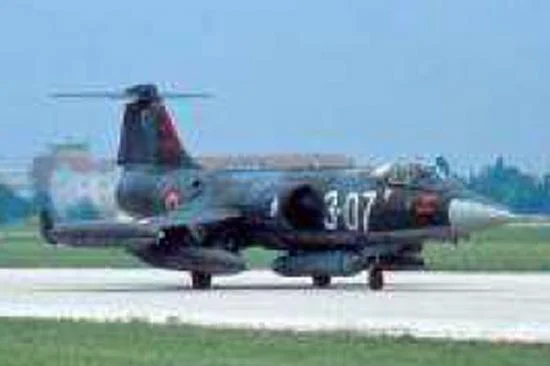 Italeri F-104G Recce Upgraded Edition — image 1 of 15