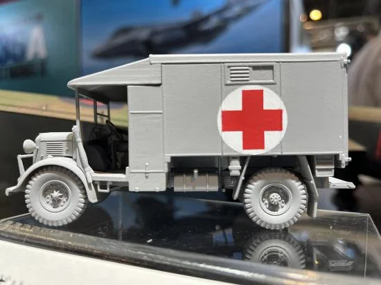 TAMIYA 1/48 British 2t 4x2 Ambulance — image 11 of 12