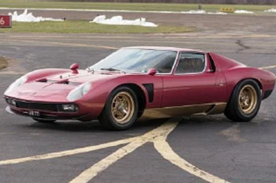Italeri 1/24 Lamborghini Miura Jota Svj — image 1 of 12