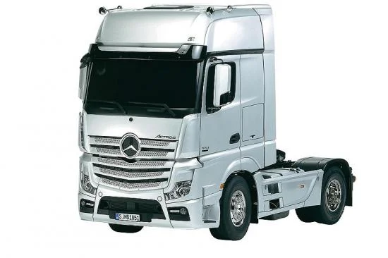 Italeri Mercedes Benz Actros Gigaspace — image 1 of 15