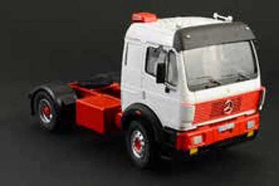 Italeri Mercedes Benz Sk 1844Ls V8 — image 1 of 15