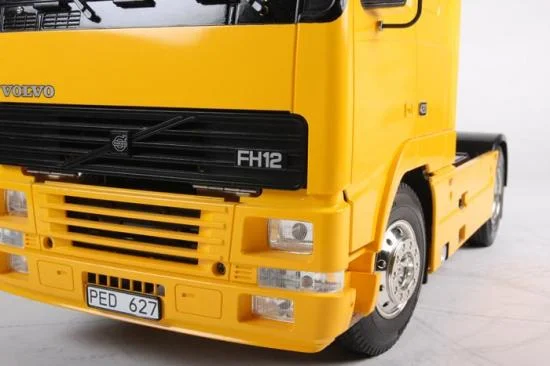 Tamiya Volvo FH12 Globetrotter 420 — image 4 of 9