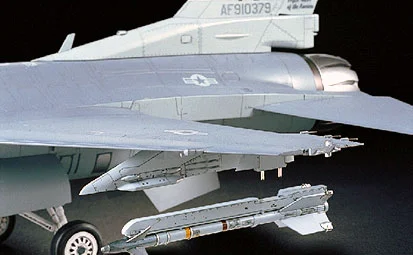 Tamiya 1/32 Lockheed F-16 Cj F.Falcon — image 17 of 20