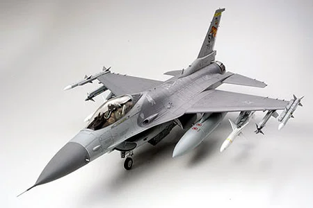 Tamiya 1/32 Lockheed F-16 Cj F.Falcon — image 15 of 20