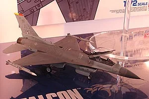 Tamiya 1/72 F-16Cj Fighting Falcon