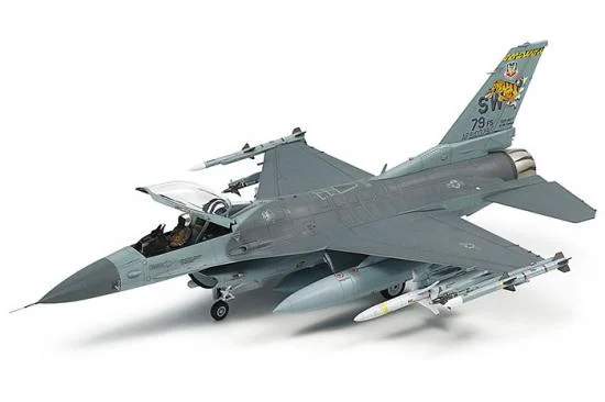 Tamiya F-16Cj Block 50 With Full Equipment — image 1 of 11