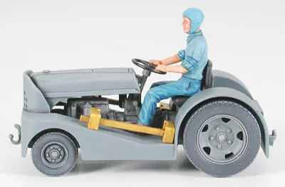 Tamiya Vought F4U-1D Corsair With Moto Tug &mdash; image 6 of 8