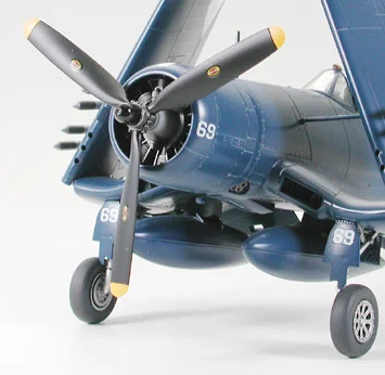Tamiya Vought F4U-1D Corsair With Moto Tug &mdash; image 3 of 8
