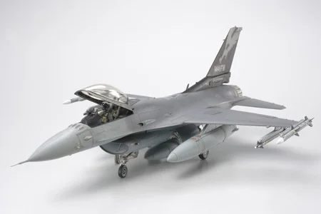Tamiya F-16C (Black 25/32) — image 2 of 5