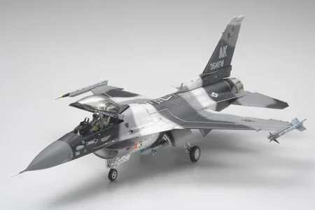 Tamiya F-16 C/N Aggressor — image 2 of 5