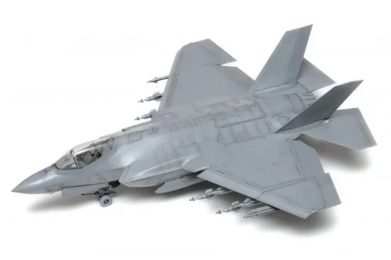 Tamiya 1/48 F-35C Lightning II — image 1 of 20