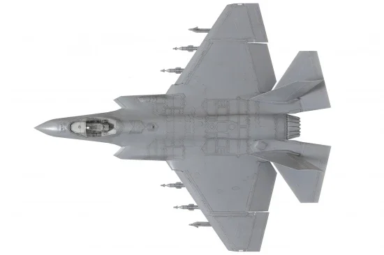 Tamiya 1/48 F-35C Lightning II — image 13 of 20