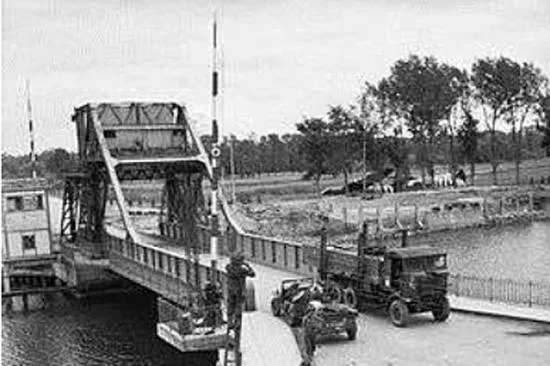 Italeri Pegasus Bridge Battle Set &mdash; image 2 of 16