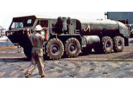Italeri M978 Fuel Servicing Truck — image 1 of 12
