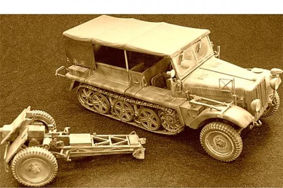 Italeri Sd Kfz 10 Demag With Le Ig18 + Crew — image 1 of 10