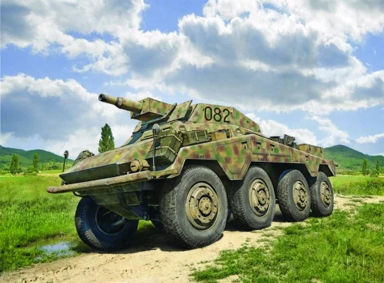 Italeri Sd.Kfz. 234/3 — image 1 of 12