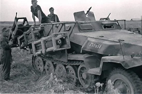 Italeri 1/72 Sd Kfz 251/1 Stuka Zu Fuss — image 1 of 15