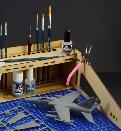 Italeri A3 Modelling Work Station — image 3 of 6