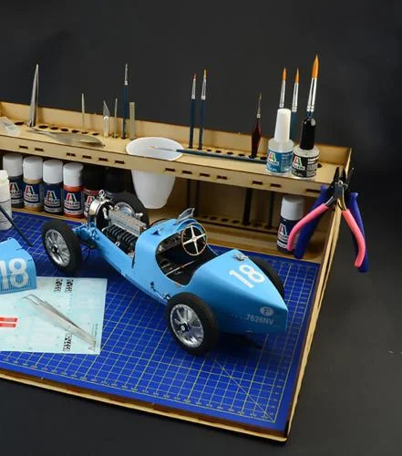Italeri A3 Modelling Work Station — image 4 of 6