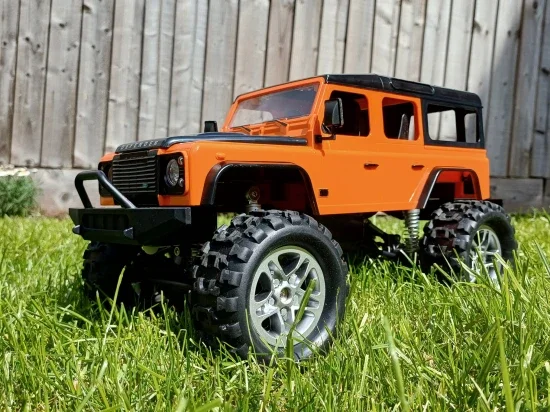EE 1:14 Radio Control Land Rover Defender — image 15 of 17
