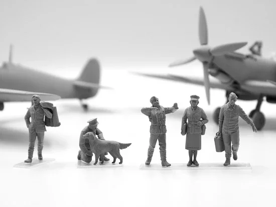 WWII RAF Airfield Diorama Set with 7 Figures & 2 Spitfires — image 5 of 19