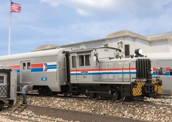 LGB Amtrak Diesel Loco Phase II — image 2 of 5